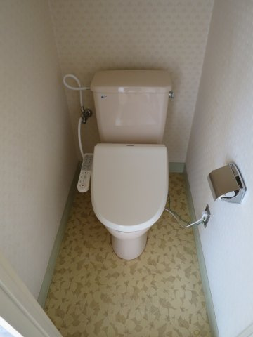 犬・猫ペット飼育可、洞峰公園近く：二の宮ハイツのトイレ|落ち着いた色調のトイレです。温水洗浄便座付きです