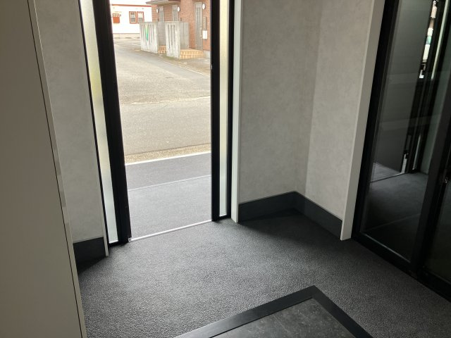 ＭＮガレージの玄関