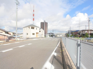 【前面道路含む現地写真】