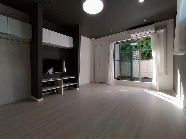 神戸市須磨区妙法寺字道正川のアパートの居間・リビング|リビング室内