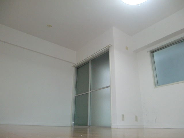 六甲林ハイツの洋室