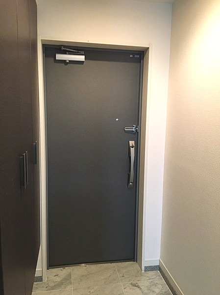 ファーネストアクアヴィラ保田窪の玄関