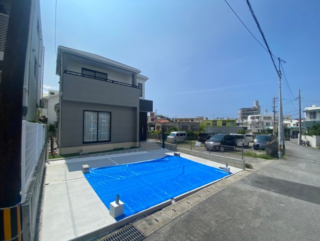 ハートフルタウン浦添市屋富祖Ⅴ　全1棟の前面道路含む現地写真