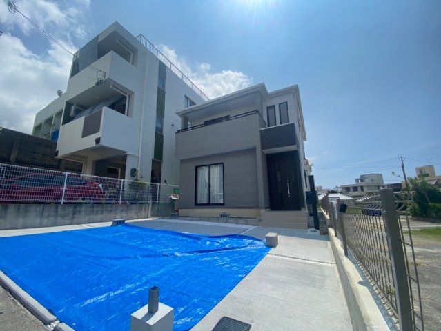 ハートフルタウン浦添市屋富祖Ⅴ　全1棟の駐車場