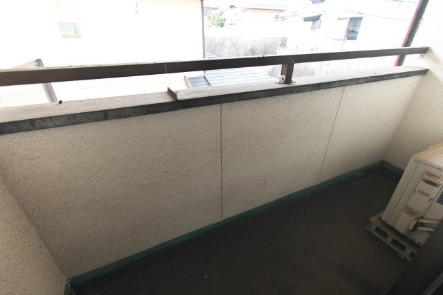 呉市川尻町西６丁目売家のバルコニー