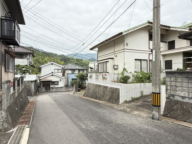 呉市川尻町西６丁目売家の前面道路含む現地写真