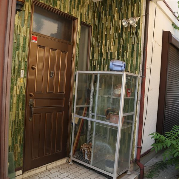 呉市川尻町西６丁目売家の玄関