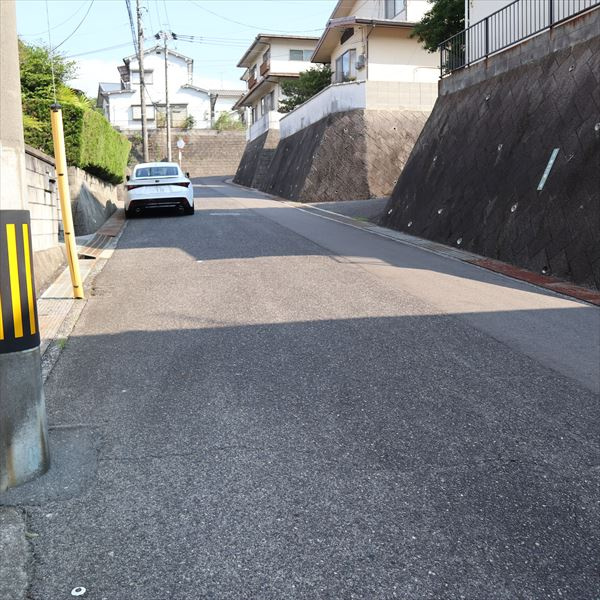 呉市川尻町西６丁目売家の前面道路含む現地写真