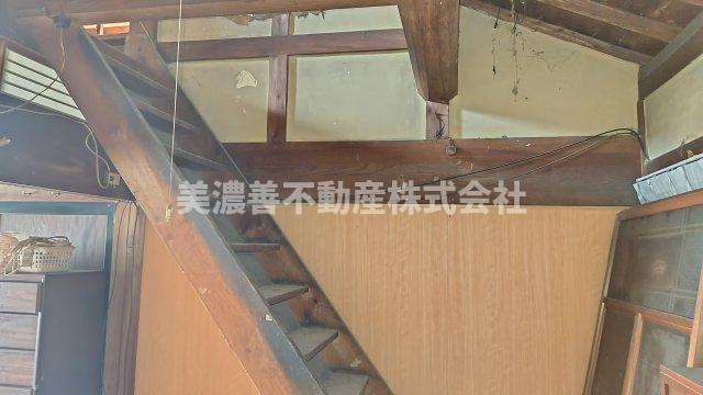 ６３６７７　岐阜市日置江中古戸建ての内装