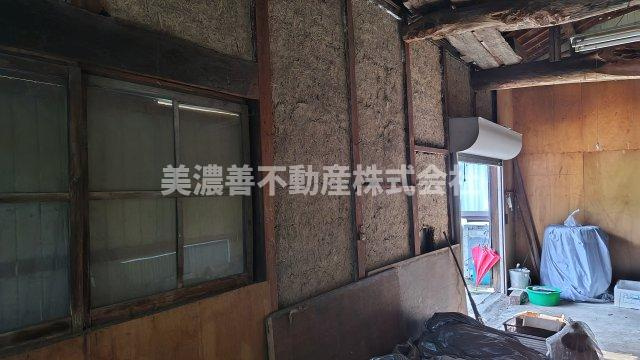 ６３６７７　岐阜市日置江中古戸建ての内装