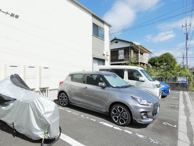 エステート泉塚の駐車場