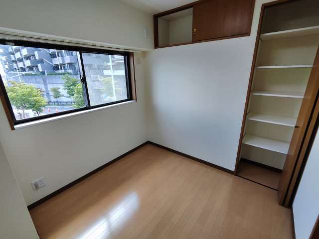 【洋室】 | ヴィラージュ高幡不動 | 個人の部屋や寝室として使える洋室です