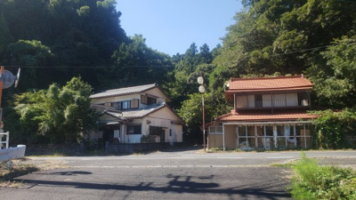 【外観】 | 中古住宅及び店舗 | 2階建て住居及び店舗