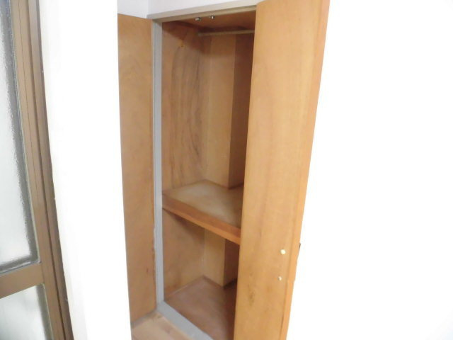 背の高い収納スペースです。