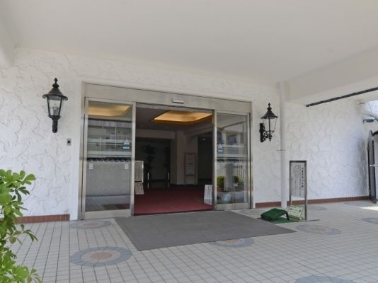 秀和幡ヶ谷レジデンスのエントランス