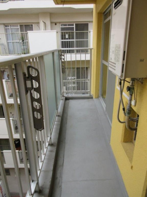 【バルコニー】 | てんぐ屋西新ビル | 別号室の写真になります。現況優先。