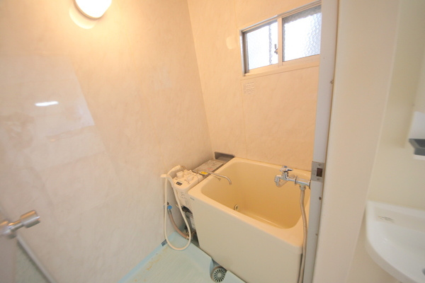 鳩マンションの浴室