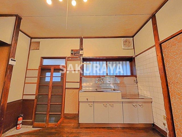 毛野新町貸家SUのキッチン|2024年8月撮影。