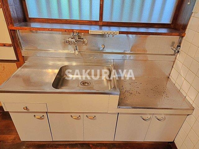 毛野新町貸家SUのキッチン|2024年8月撮影。