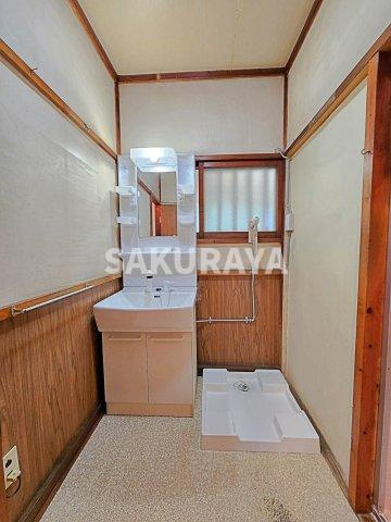 毛野新町貸家SUの洗面所|2024年8月撮影。