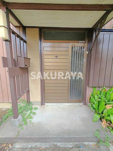 毛野新町貸家SUの玄関|2024年8月撮影。