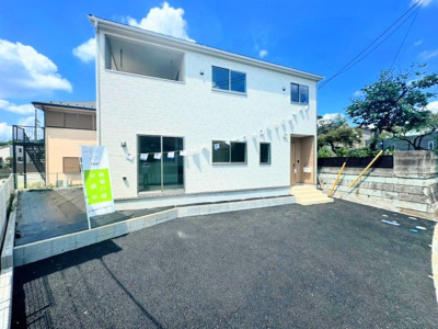 【外観】 | ◇◆旭区中白根2丁目　新築一戸建て◆◇ | ◆堂々たる趣ながら、主張し過ぎずどこか余裕を感じさせるシャープなフォルムで佇む邸宅は、晴天の空と照らし合わせる事で、本来あるべき完成形の姿を見せてくれます。