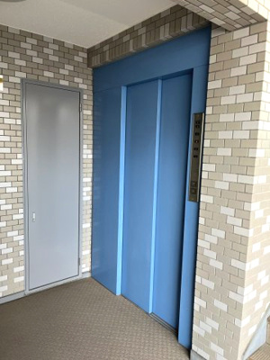 【その他共用部分】 | グランパーク鶴見 | お買い物時やベビーカーの出し入れに便利なエレベーター付です。