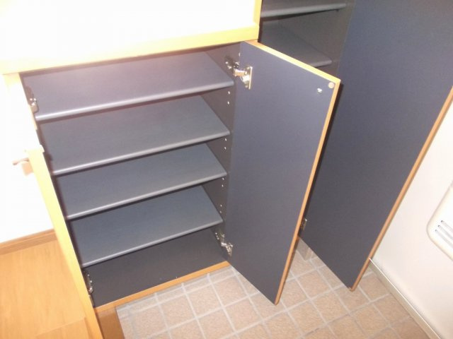 オーブリー吉田　Ａ棟の玄関