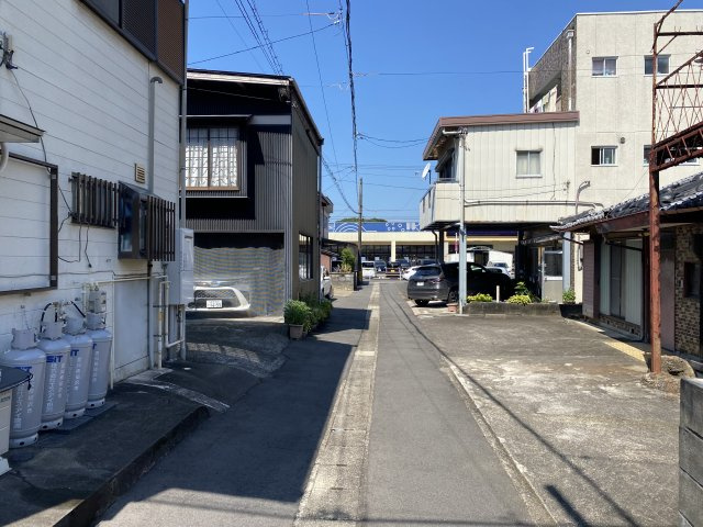土地　八代3丁目の前面道路含む現地写真|南側道路　東方向