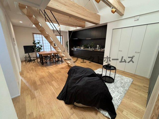 私部西2丁目戸建　賃貸の居間・リビング|使いやすい居間です