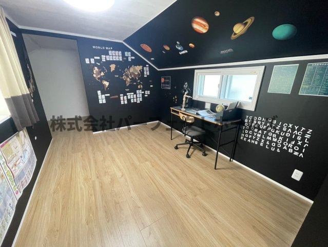 私部西2丁目戸建　賃貸の洋室|コンパクトで使いやすい洋室です