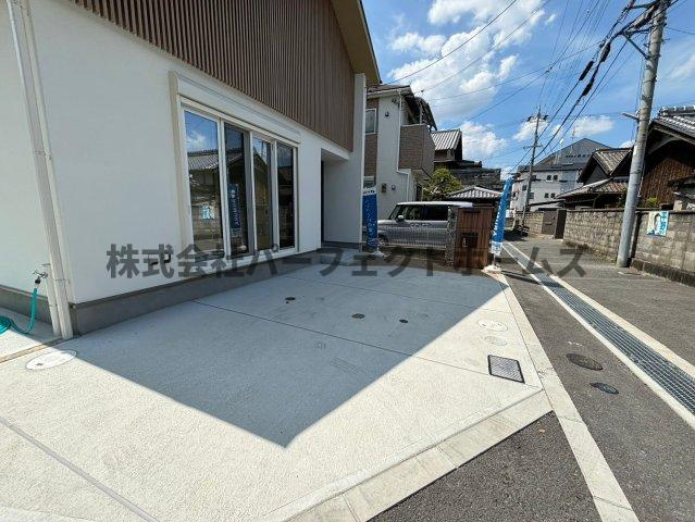 私部西2丁目戸建　賃貸の駐車場|駐車スペースもあります