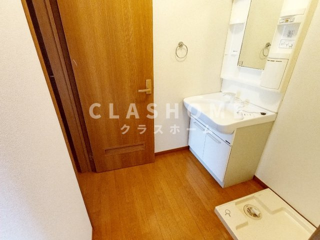 ハミングバード・ヒロの洗面所|同物件の別部屋になります。