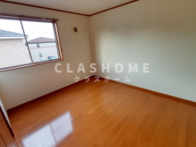 ハミングバード・ヒロの居間・リビング|同物件の別部屋になります。