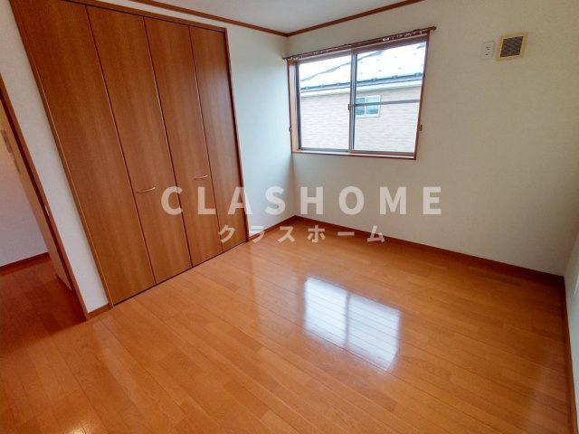 ハミングバード・ヒロの居間・リビング|同物件の別部屋になります。