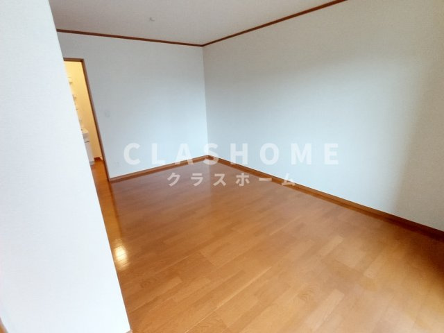 ハミングバード・ヒロの居間・リビング|同物件の別部屋になります。