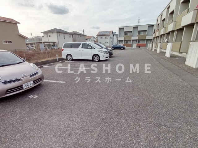 ハミングバード・ヒロの駐車場