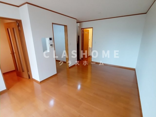 ハミングバード・ヒロの居間・リビング|同物件の別部屋になります。