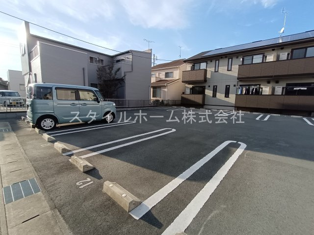 リシュドールＢの駐車場