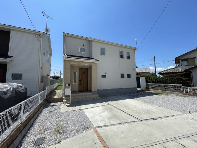 【中古戸建】前橋市大胡町の居間・リビング|並列駐車3台可能な敷地！