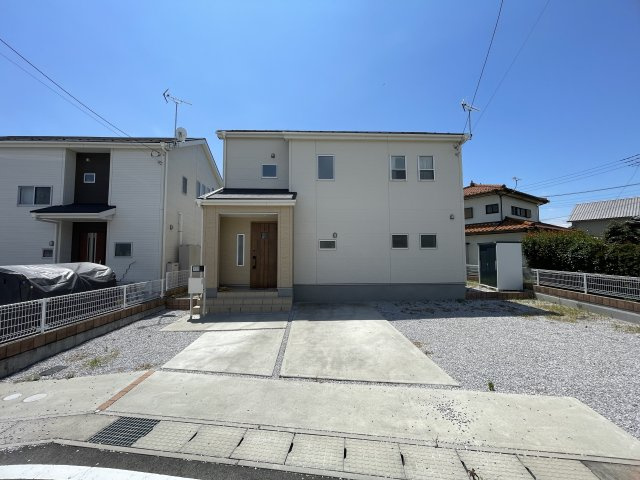 【中古戸建】前橋市大胡町の駐車場|お子様と一緒に遊ぶ女性スタッフもおりますので、ゆっくりとマイホームについてお話しできます。