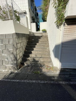 【エントランス】 | メゾン・サンシャイン百合丘 | 月額管理料無料！賃貸管理はアブレイズパートナーズにお任せを！