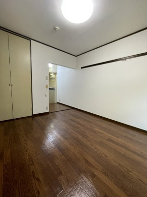 【居間・リビング】 | メゾン・サンシャイン百合丘 | ★エアコン付きで快適に過ごせます★