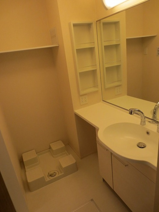 サンジュエル一本木の独立洗面台|洗髪洗面化粧台