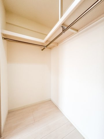 カサグランデ本町の収納|ウォークインクローゼットなので収納豊富です☆