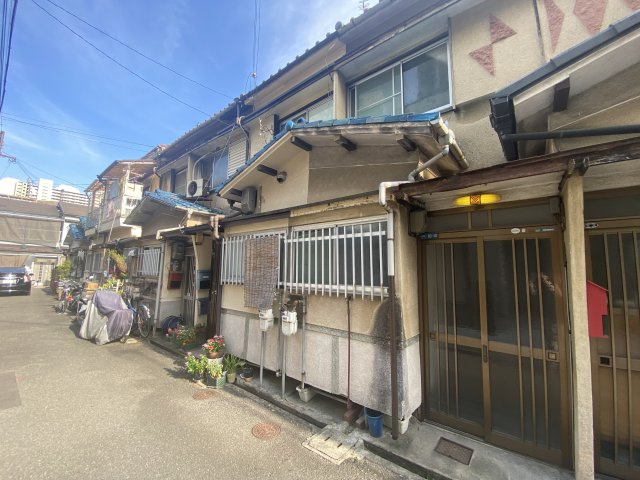 日新町テラスハウスの外観