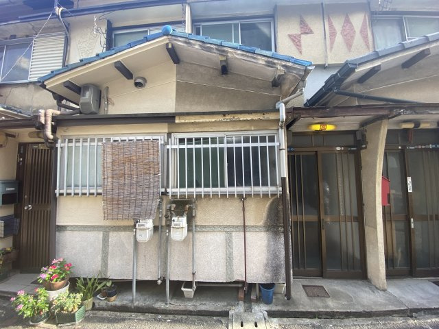 日新町テラスハウスの外観