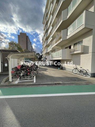 中津グリーンハイツの駐車場|カースペースがあります