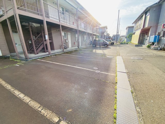 キャピトルハイツ北山の駐車場
