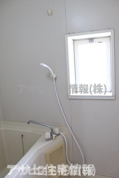 グレース小森野の浴室|お風呂に嬉しい窓付き♪